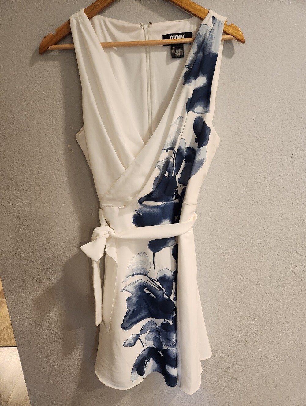 DKNY Sleeveless Silky White Floral Wrap Dress Saks 5th Avenue Summer V Neck